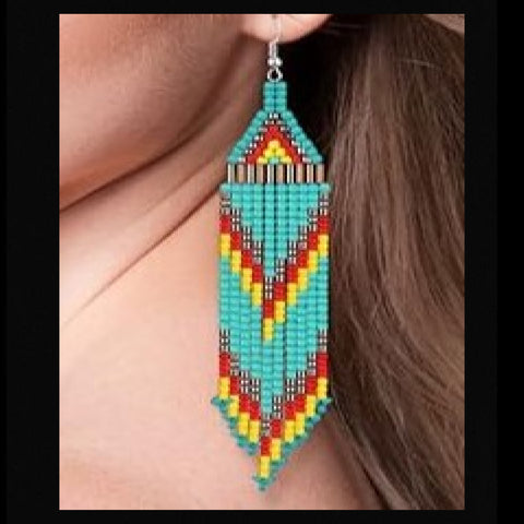 2: Boucles d'oreilles. Perlage traditionnel. (11 cm de long). (Hypoallergénique). (LIVRAISON INCLUSE DANS LE PRIX)