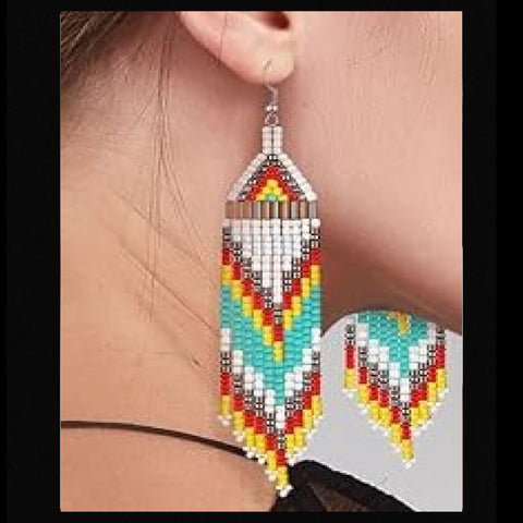 3: Boucles d'oreilles. Perlage traditionnel. (11 cm de long). (Hypoallergénique). (LIVRAISON INCLUSE DANS LE PRIX)