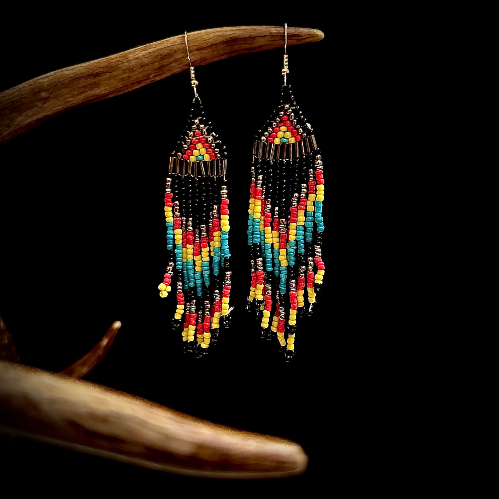 1: Boucles d'oreilles. Perlage traditionnel. (11 cm de long). (Hypoallergénique). (LIVRAISON INCLUSE DANS LE PRIX)