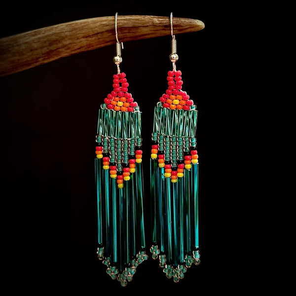 (2) Boucles d'oreilles. Perlage traditionnel. (9 cm de long). (Hypoallergénique). (LIVRAISON INCLUSE DANS LE PRIX). **CLIQUEZ POUR VOIR LES DIFFÉRENTES NUANCES**