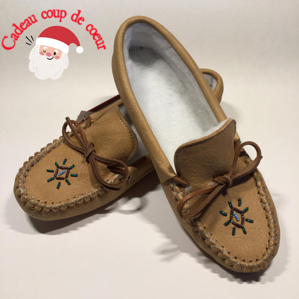 #B442. Mocassin femme, 100% cuir d’orignal, perlé à la main (Livraison incluse dans le prix)