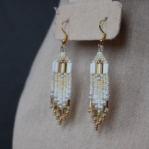 *Boucles d'oreilles 'Yawinonh'. Perlage traditionnel. (Hypoallergénique). (LIVRAISON INCLUSE DANS LE PRIX)