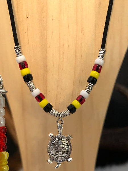 L'Ensemble boucles d'oreilles + collier OU collier seul«Cercle de vie» aux couleurs de la roue de médecine amérindienne.(LIVRAISON INCLUSE)